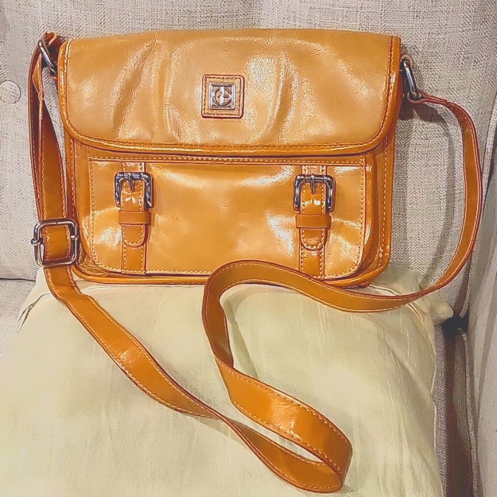 Giani Bernini leather shoulder bag euc